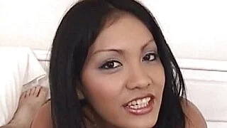 Sıcak Asyalı amatör size POV oral seks yapıyor